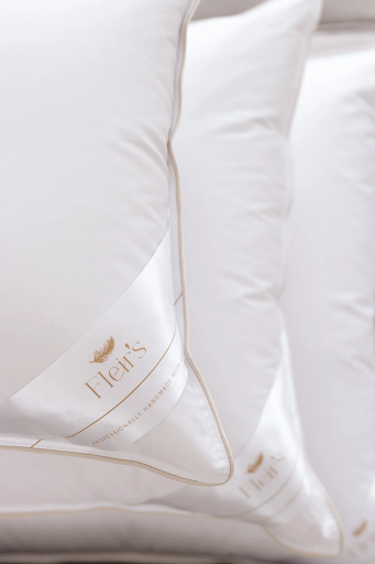 Wie können handgemachte Luxus-Bettwaren zu einem komfortableren Schlafzimmer beitragen?